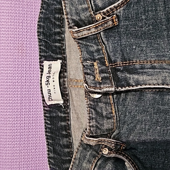 Korean Brand Chuu -5kg jeans - Picture 2 of 4